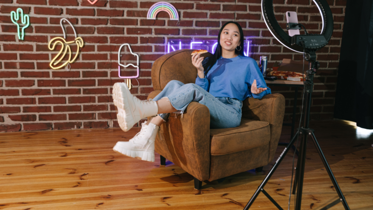 “How Influencers Are Gaming the Credit Card System—and You Can Too”